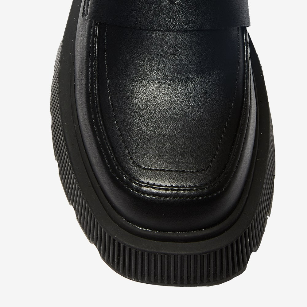 Tag Loafer in Black Smooth