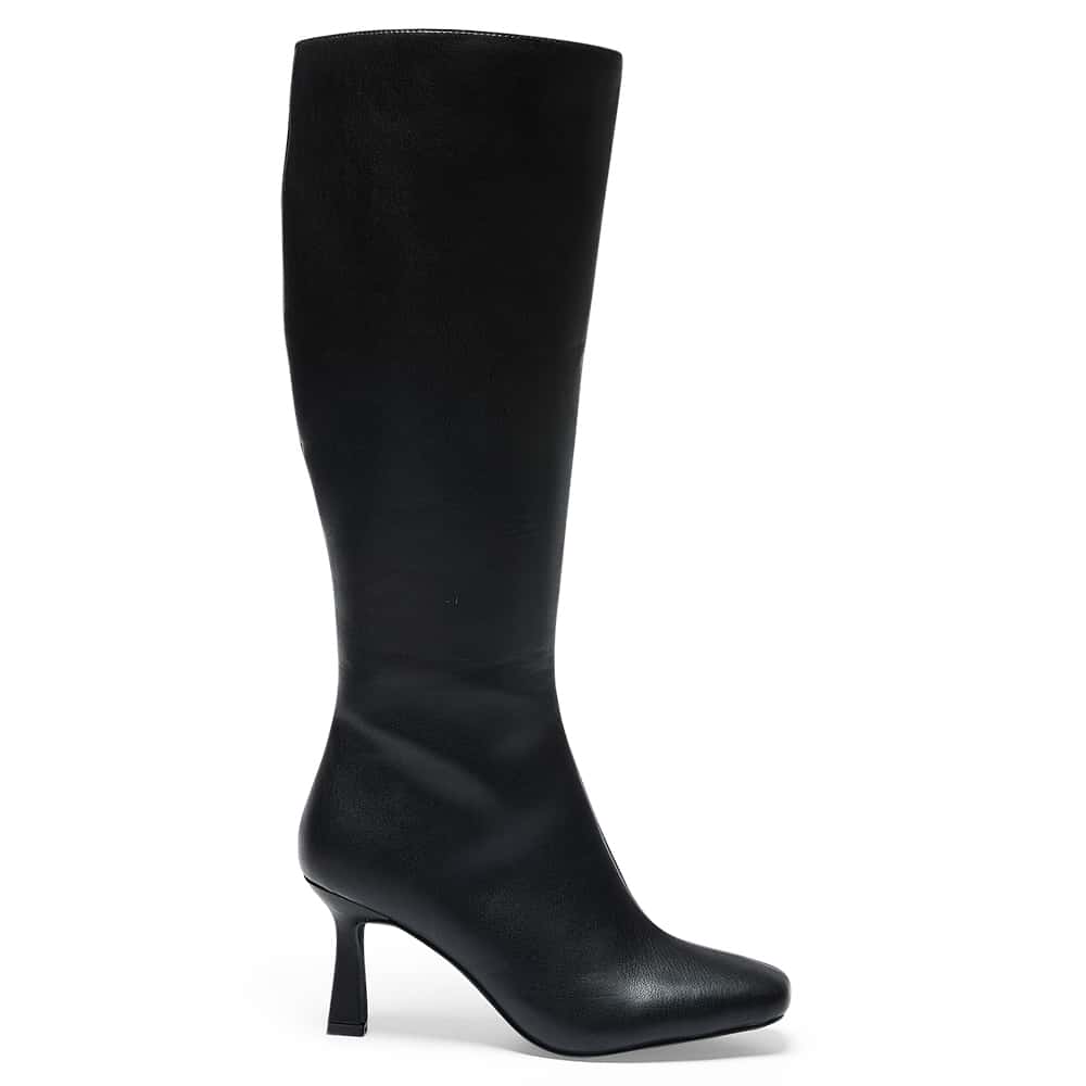 Trace Boot in Black Smooth
