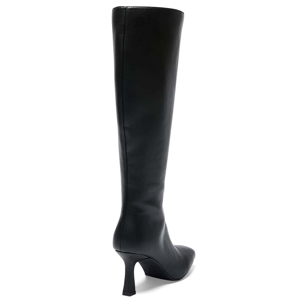 Trace Boot in Black Smooth