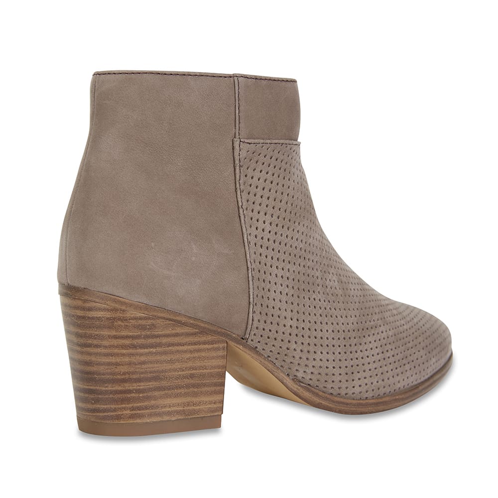 Dover Boot in Grey Nubuck