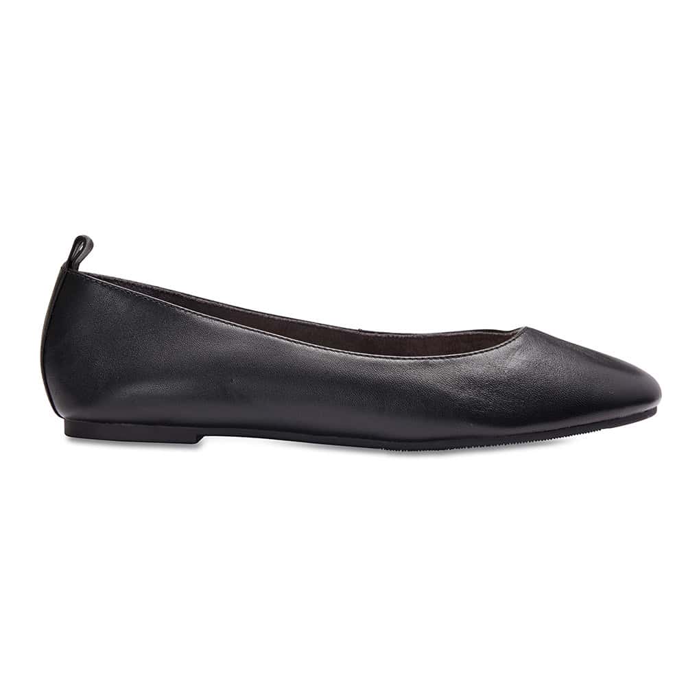 Gaze Flat in Black Leather