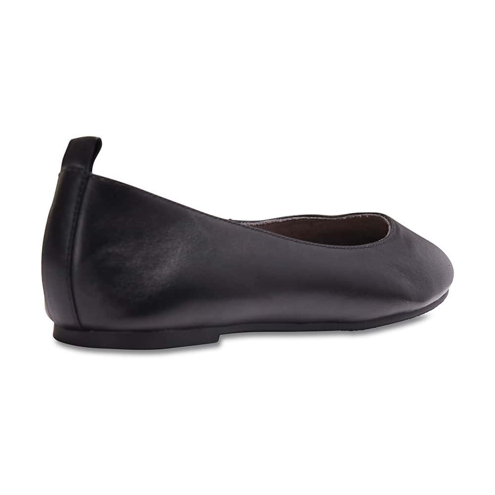 Gaze Flat in Black Leather