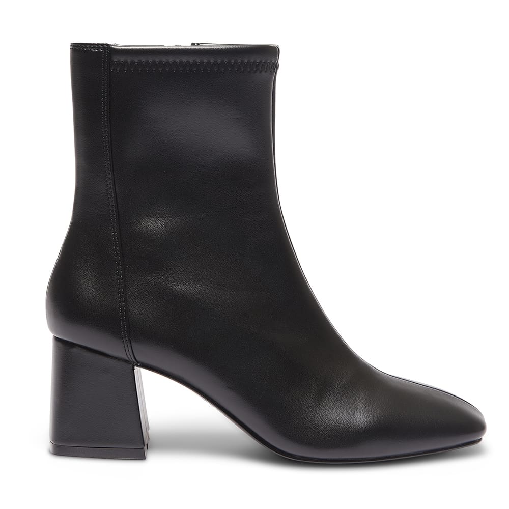 Harlow Boot in Black Smooth