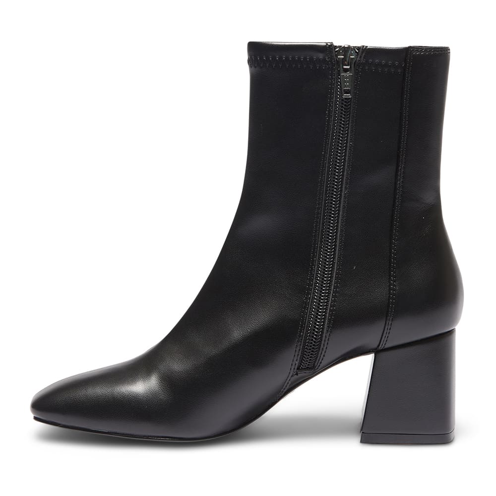 Harlow Boot in Black Smooth