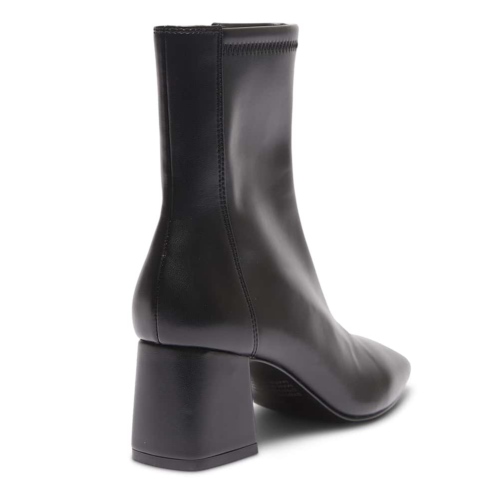Harlow Boot in Black Smooth