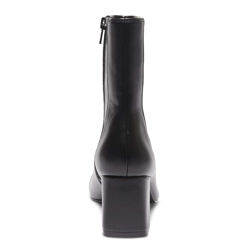 Harlow Boot in Black Smooth