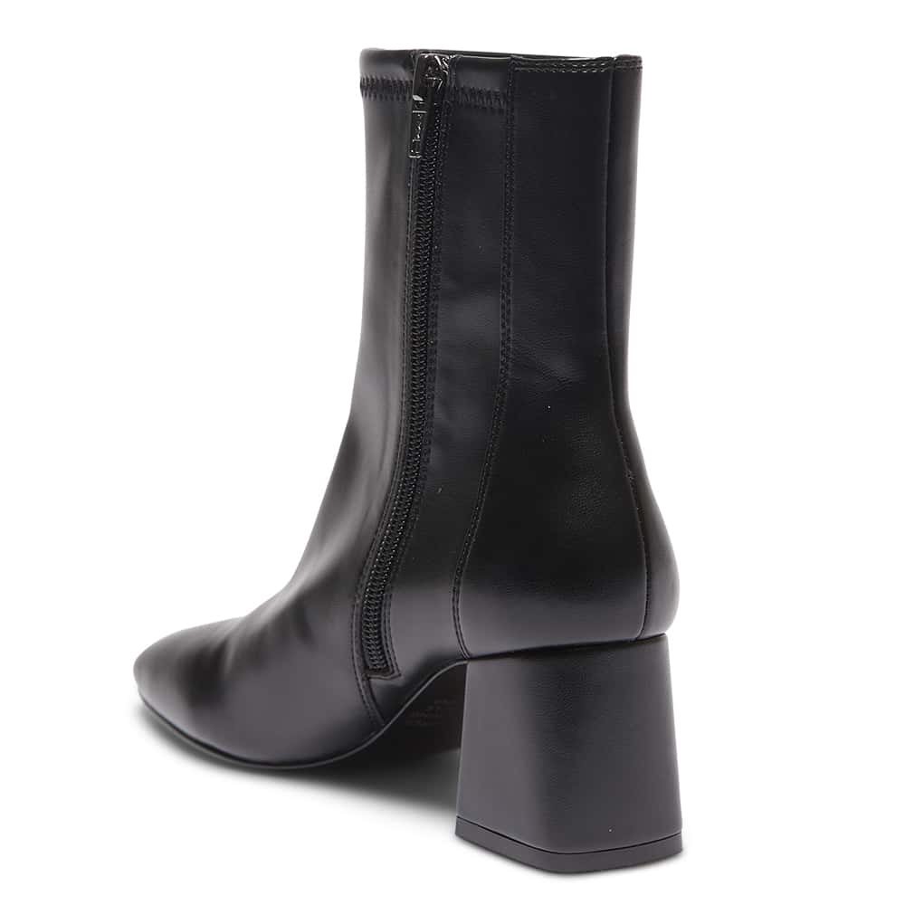 Harlow Boot in Black Smooth