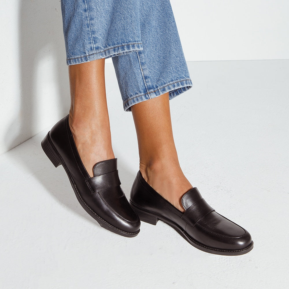 Infinity Loafer in Black Leather