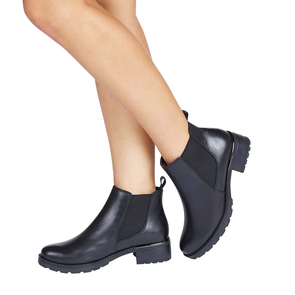 Iowa Boot in Black Leather | Sandler | Shoe HQ