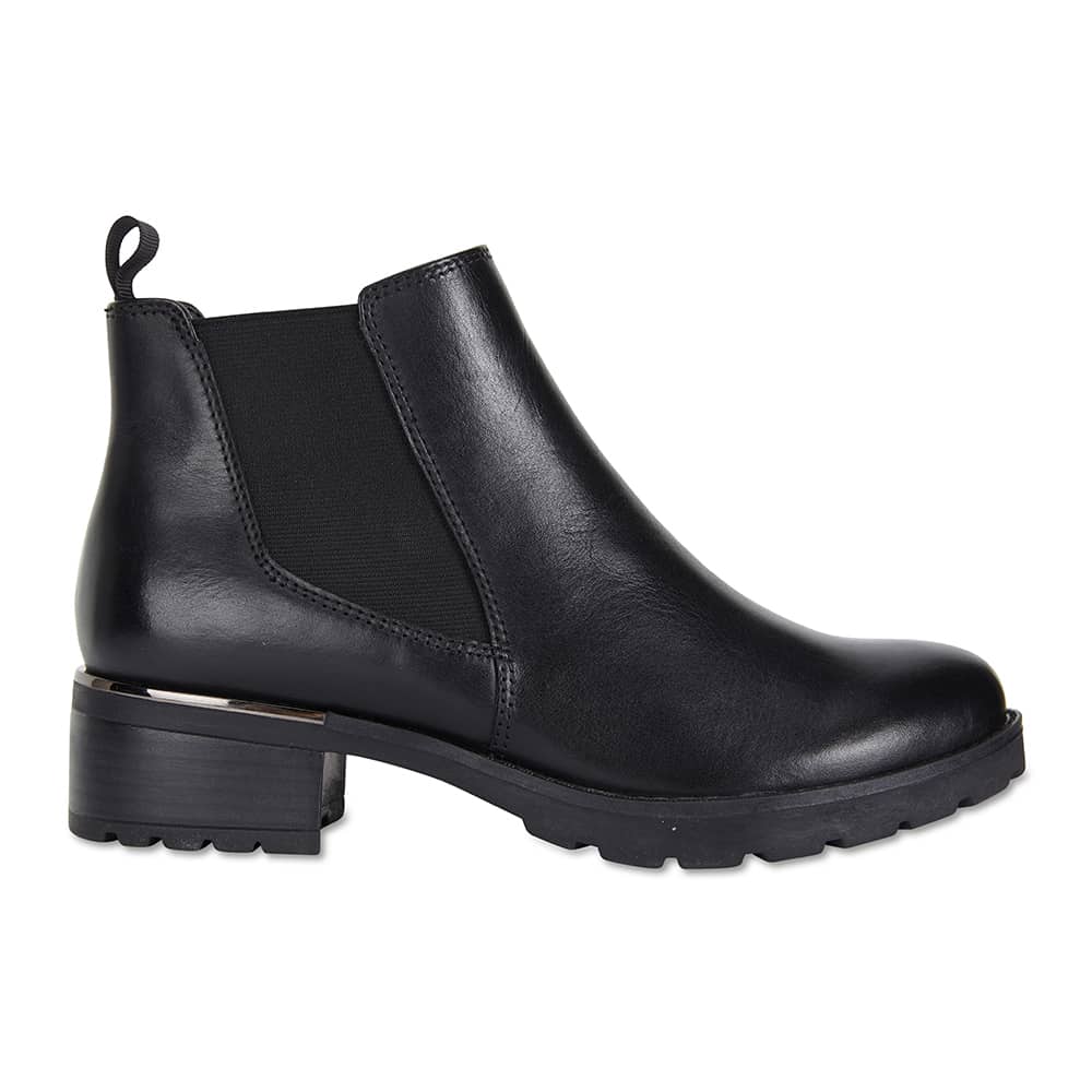 Iowa Boot in Black Leather