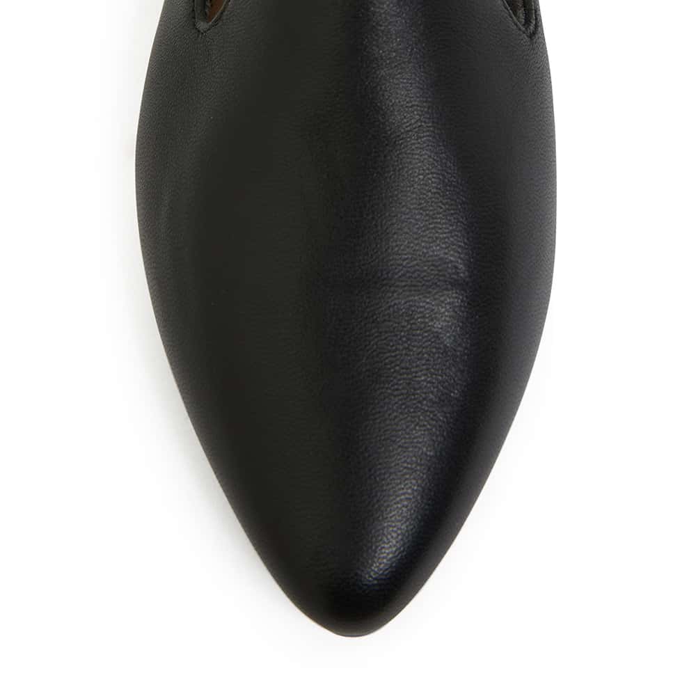 Liana Flat in Black Leather