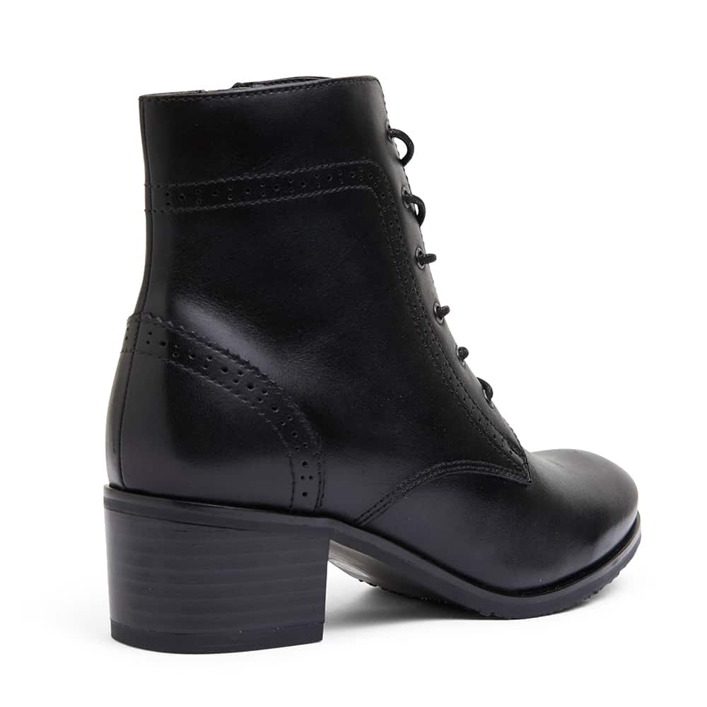 Lindsey Boot in Black Leather