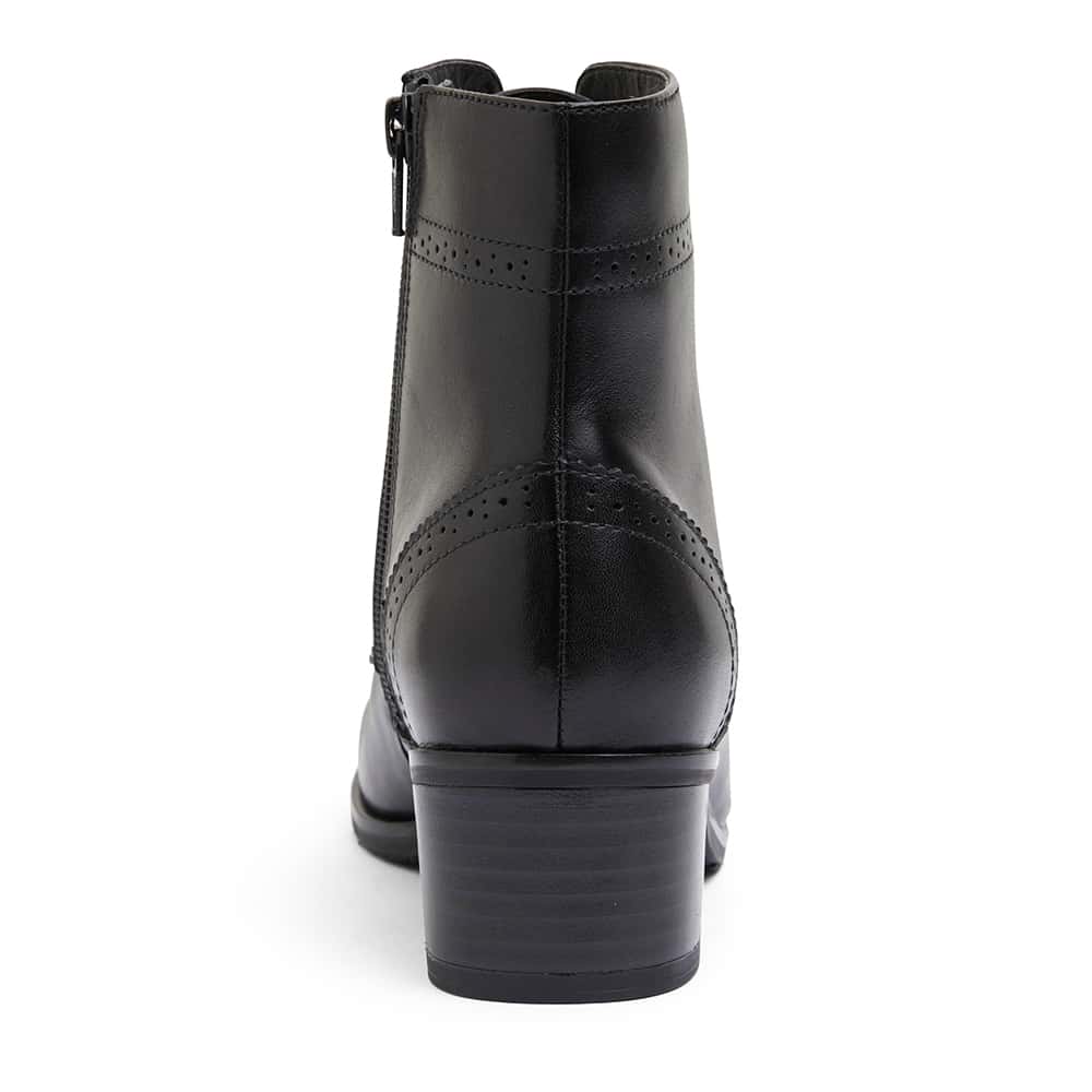 Lindsey Boot in Black Leather