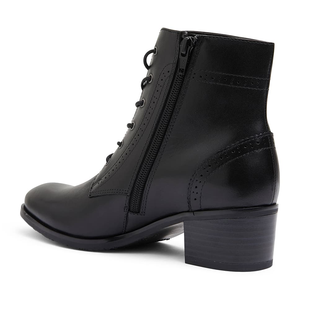 Lindsey Boot in Black Leather