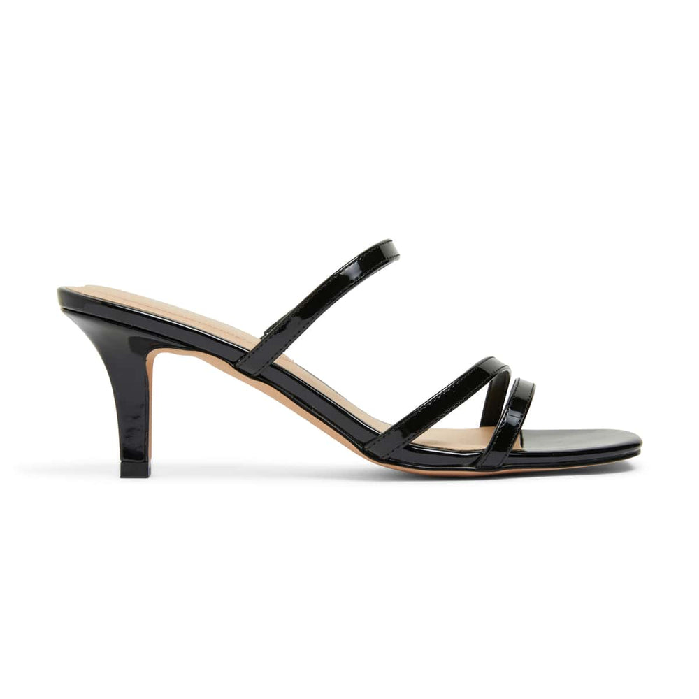 Marilyn Heel in Black