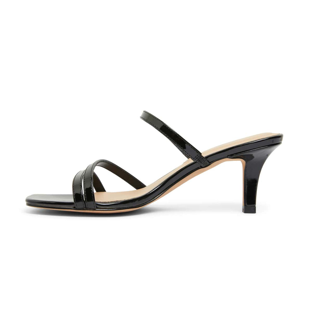Marilyn Heel in Black