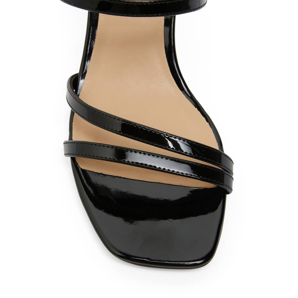 Marilyn Heel in Black