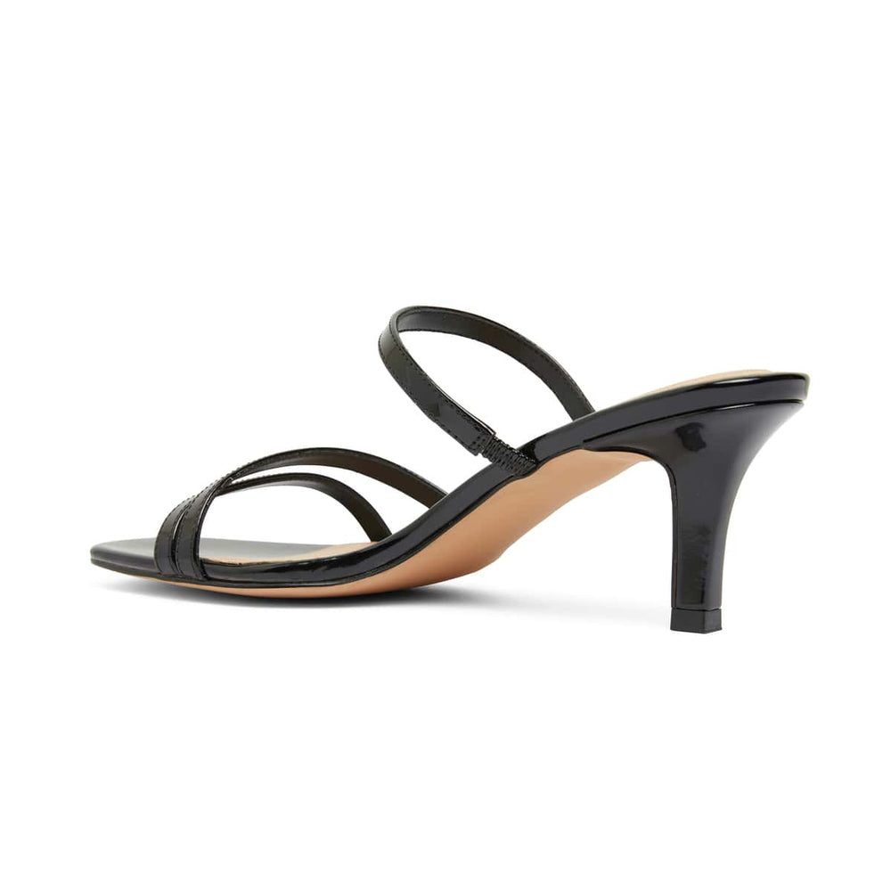Marilyn Heel in Black