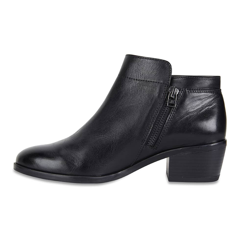 Sandler | Mentor Boot in Black Leather