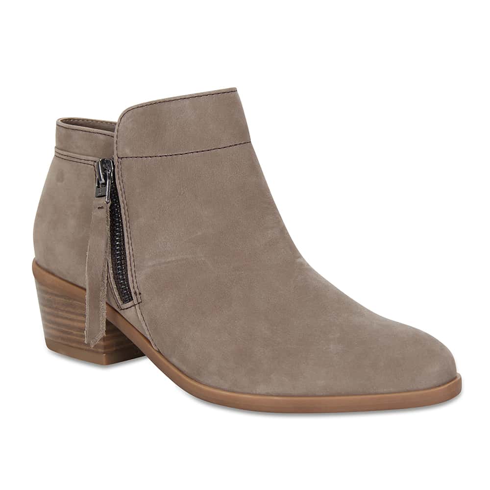 Mentor Boot in Grey Nubuck