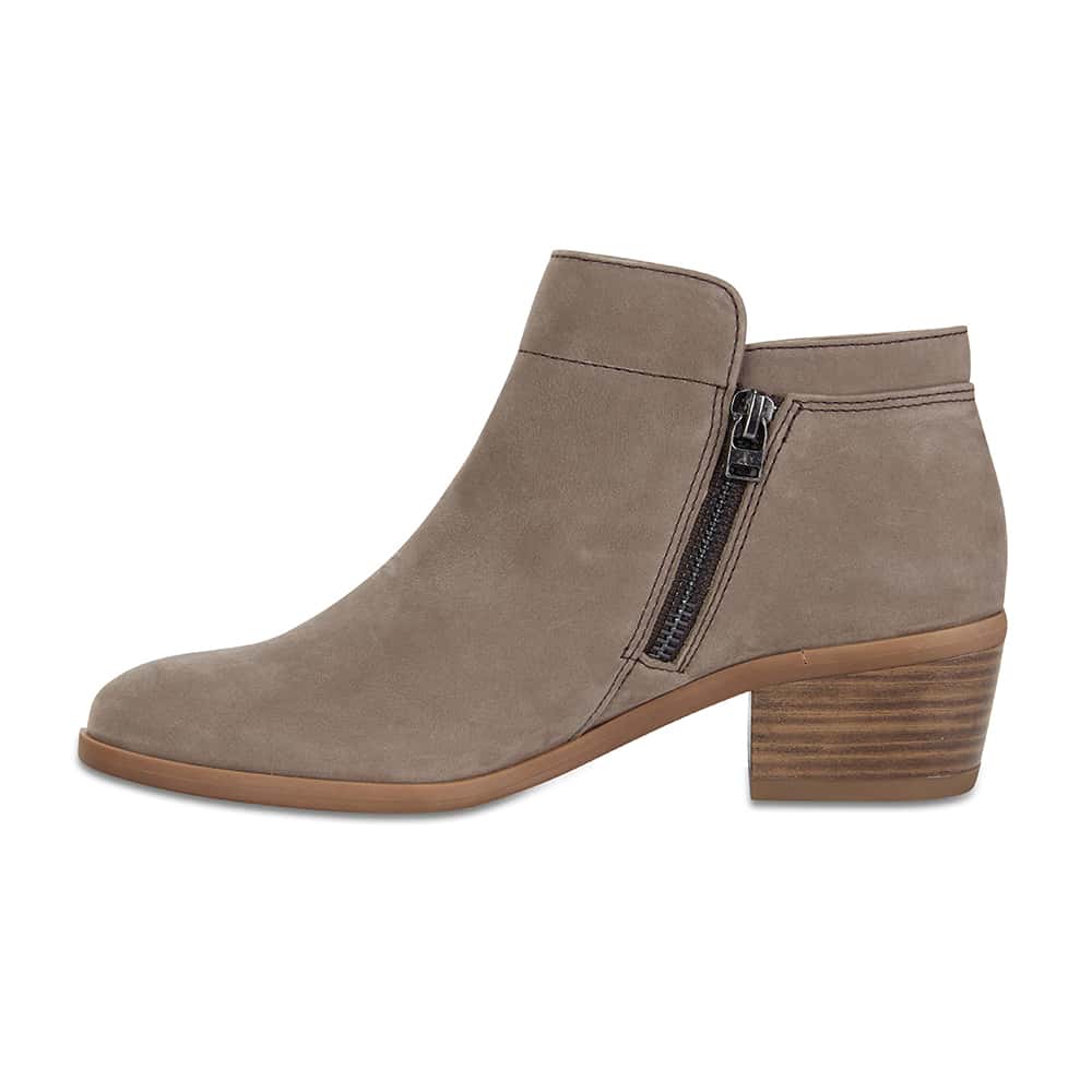 Mentor Boot in Grey Nubuck