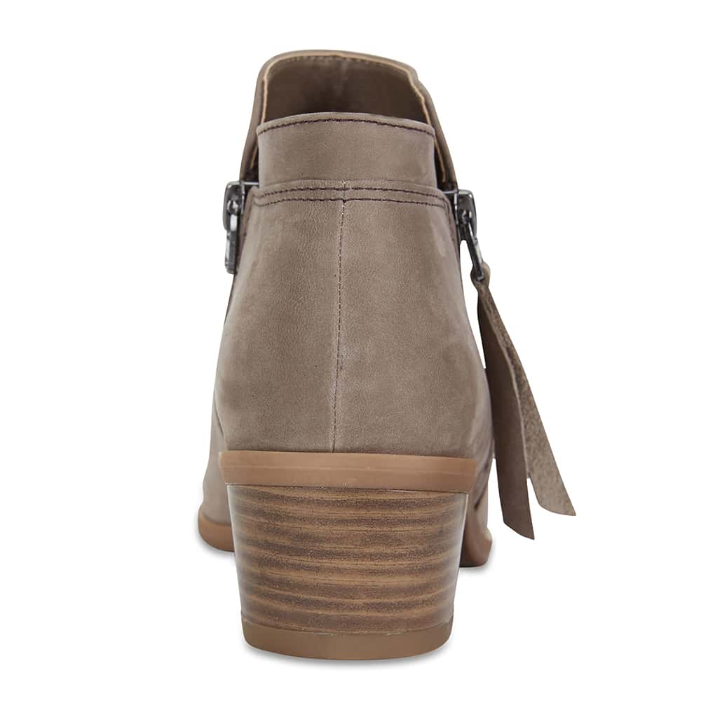 Mentor Boot in Grey Nubuck