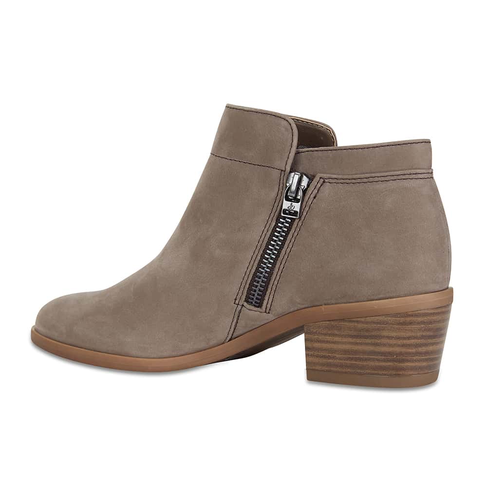 Mentor Boot in Grey Nubuck