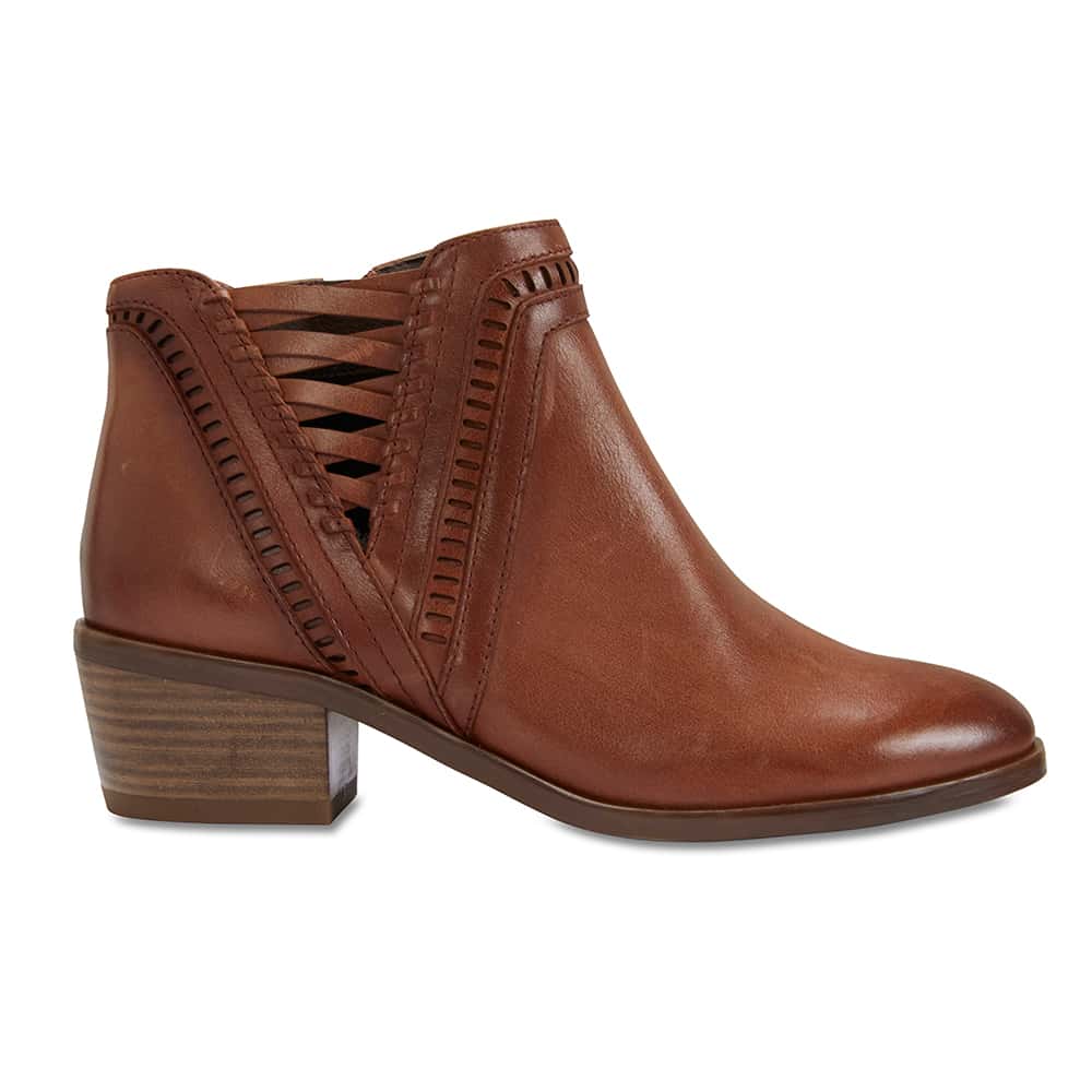 Montreal Boot in Tan Nubuck
