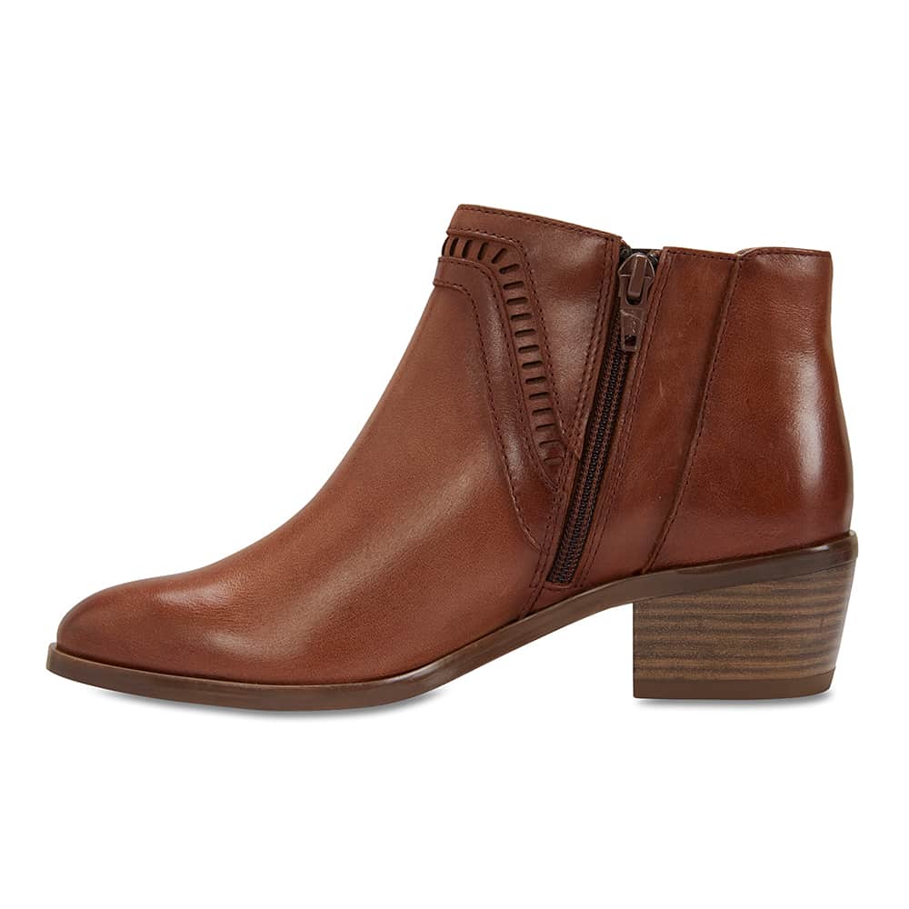 Montreal Boot in Tan Nubuck
