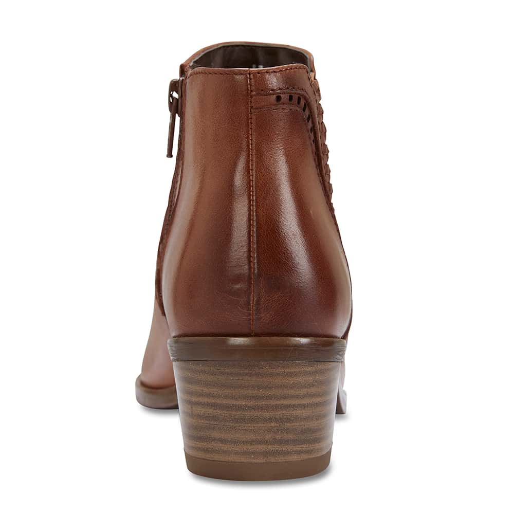 Montreal Boot in Tan Nubuck