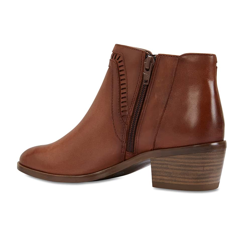 Montreal Boot in Tan Nubuck