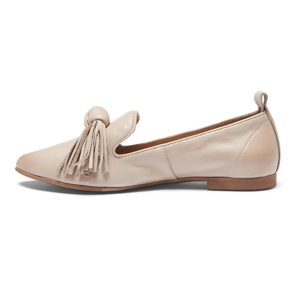 Neptune Flat in Taupe Leather
