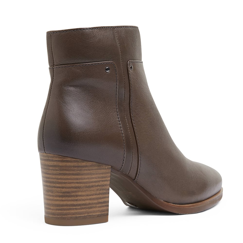 Newton Boot in Khaki Leather