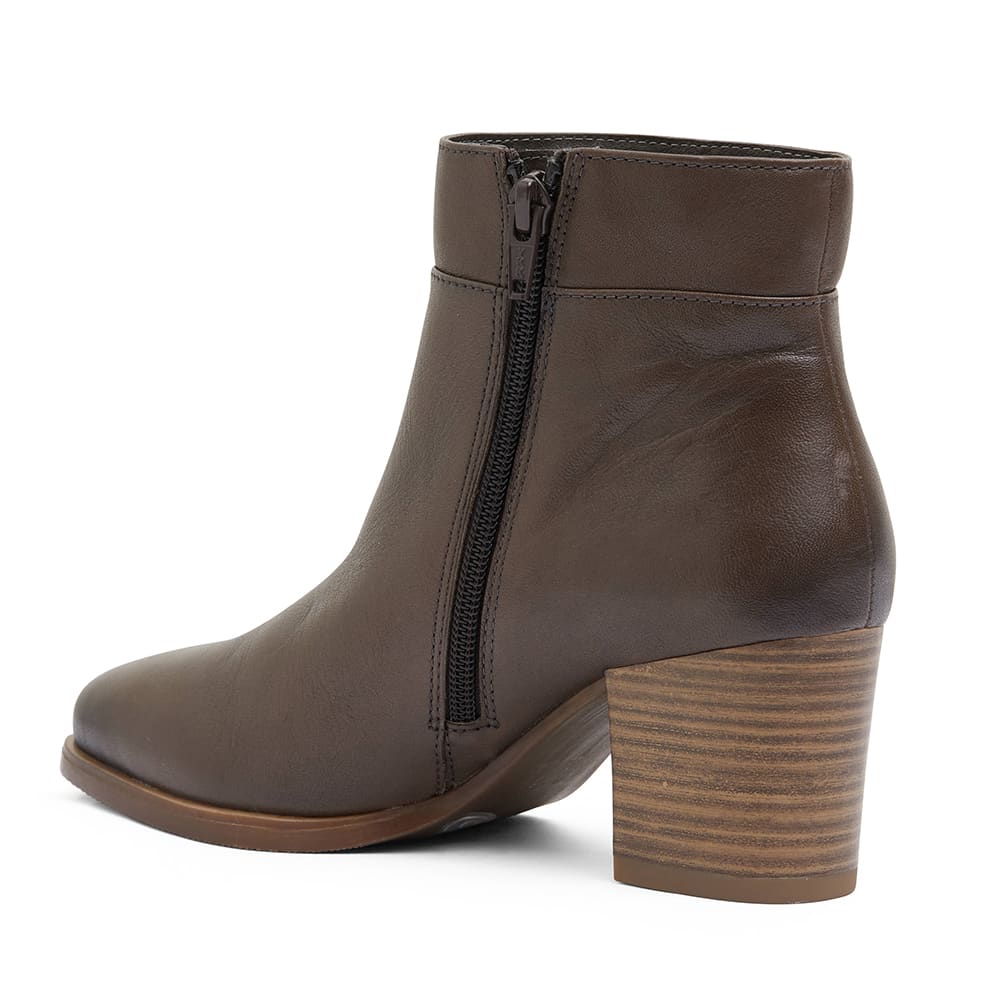 Newton Boot in Khaki Leather