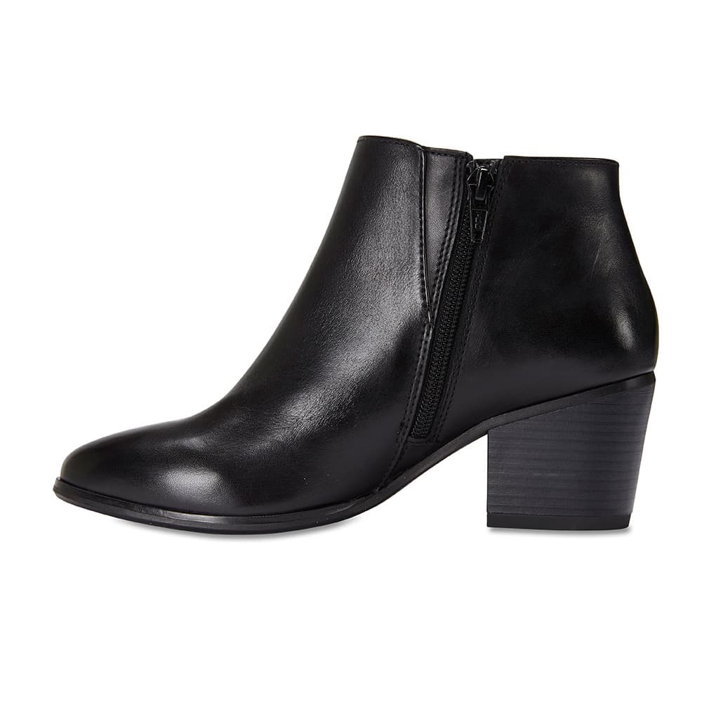 Oxford Boot in Black Leather