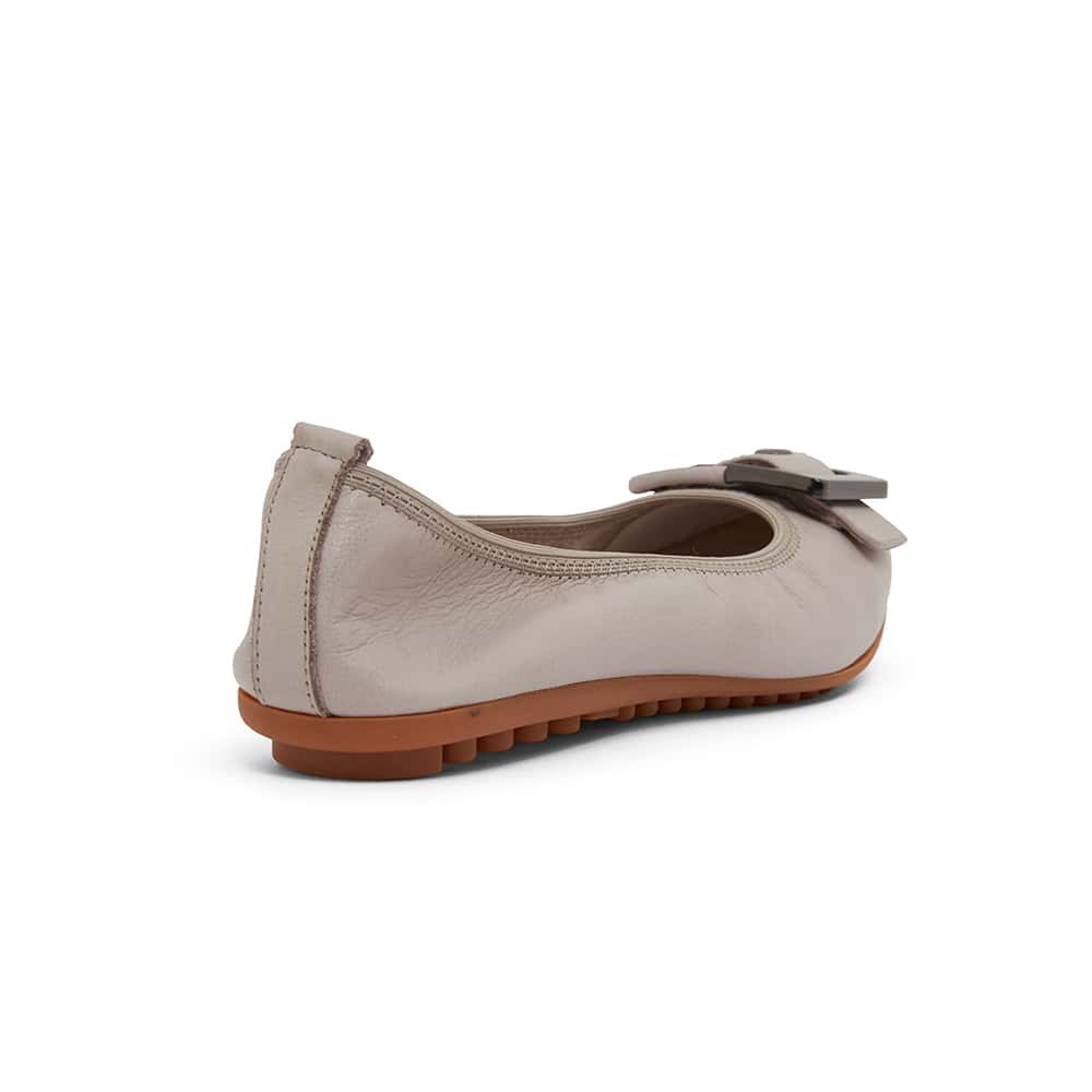 Pentagon Flat in Taupe Leather