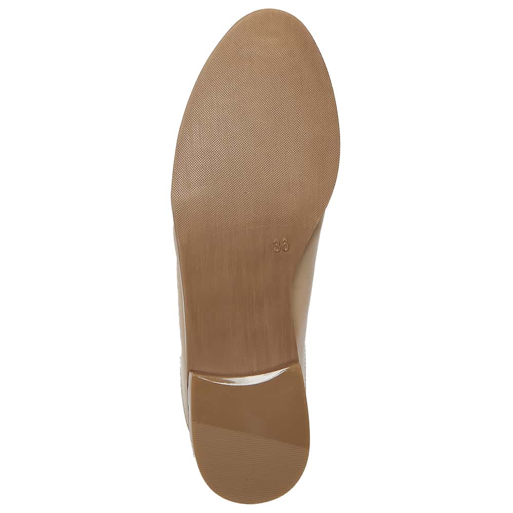 Pivot Loafer in Nude Leather