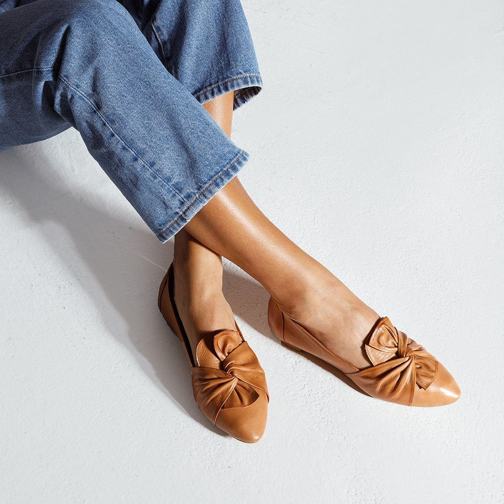 Rosco Flat in Tan Leather