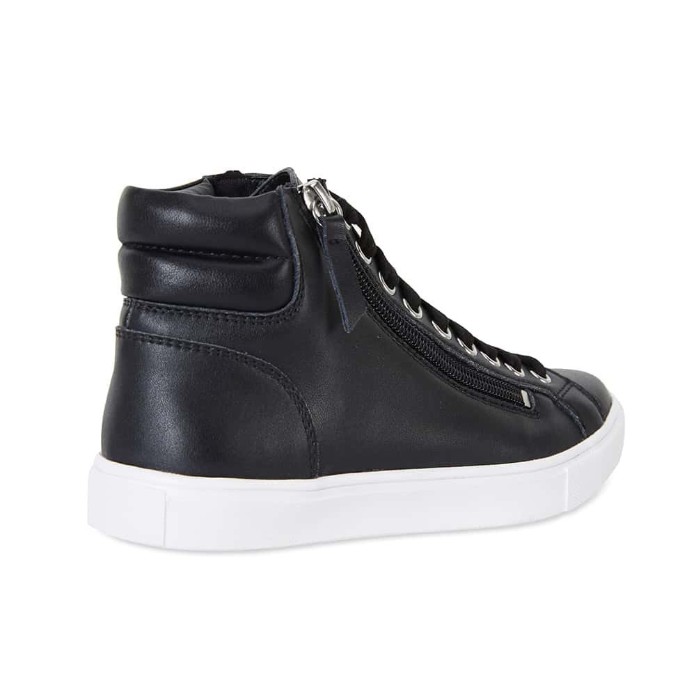 Snap Sneaker in Black Leather