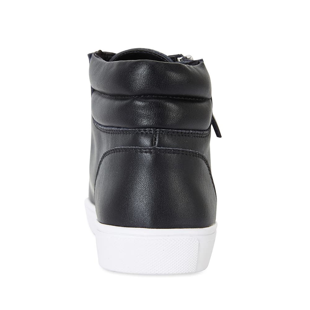 Snap Sneaker in Black Leather
