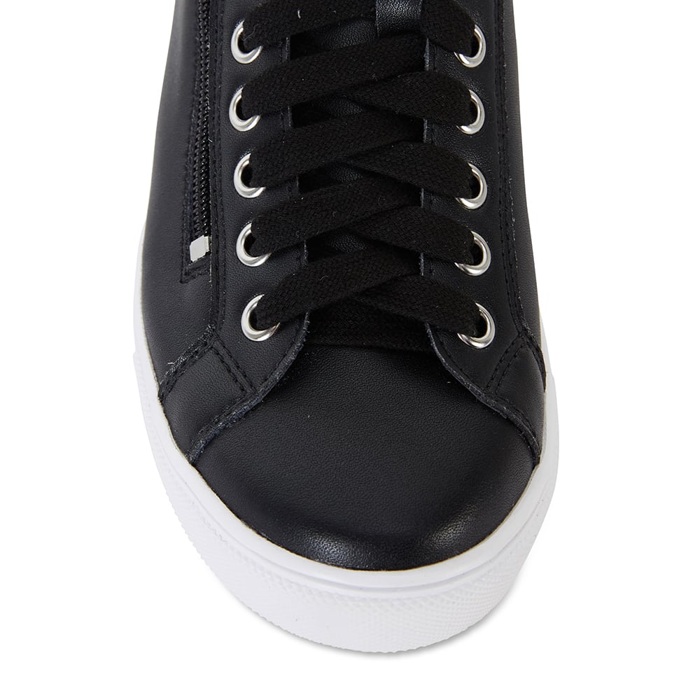 Snap Sneaker in Black Leather