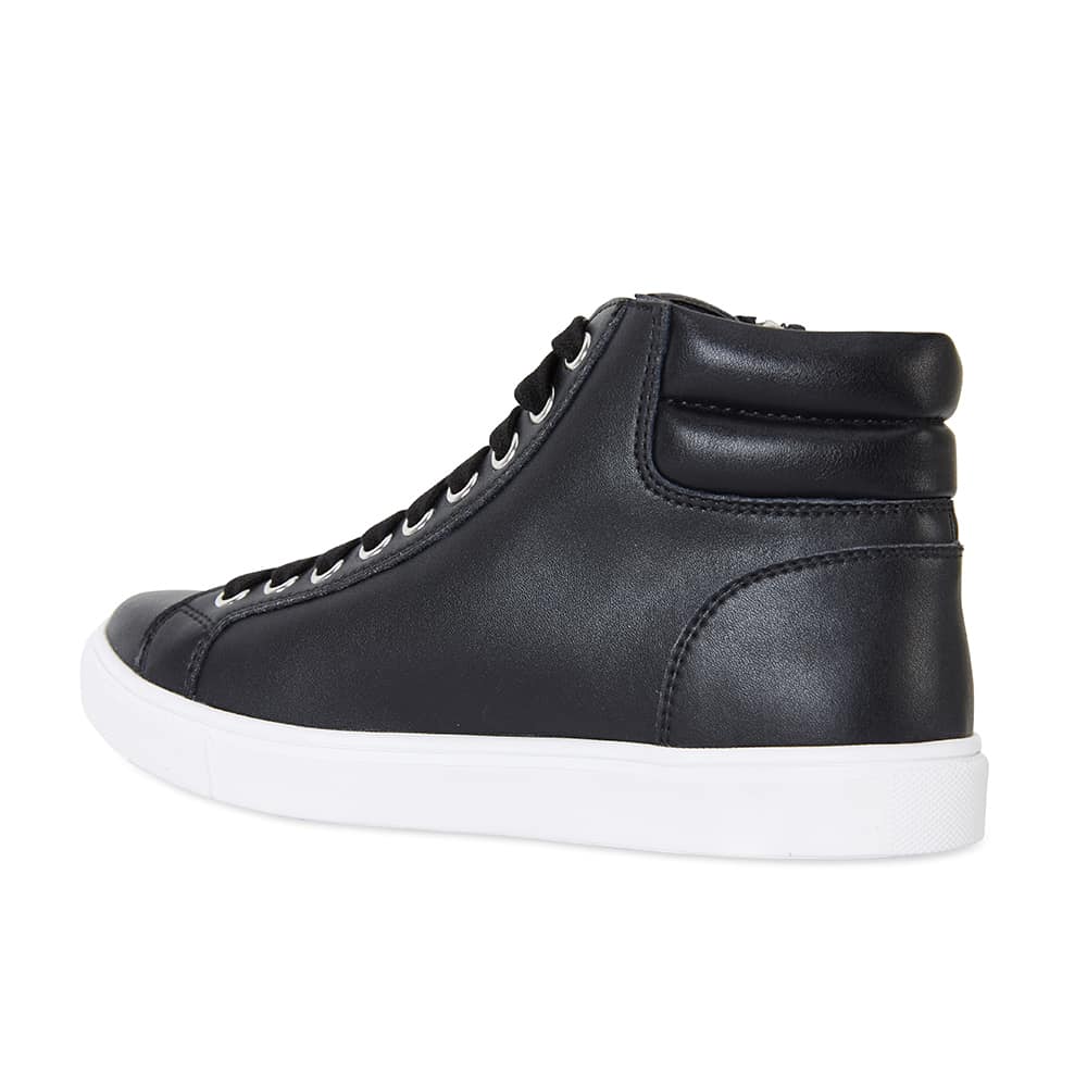 Snap Sneaker in Black Leather