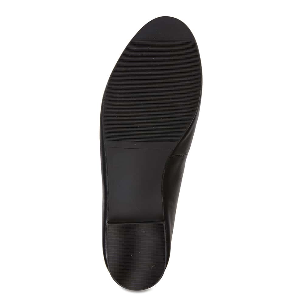 Tabloid Loafer in Black Leather