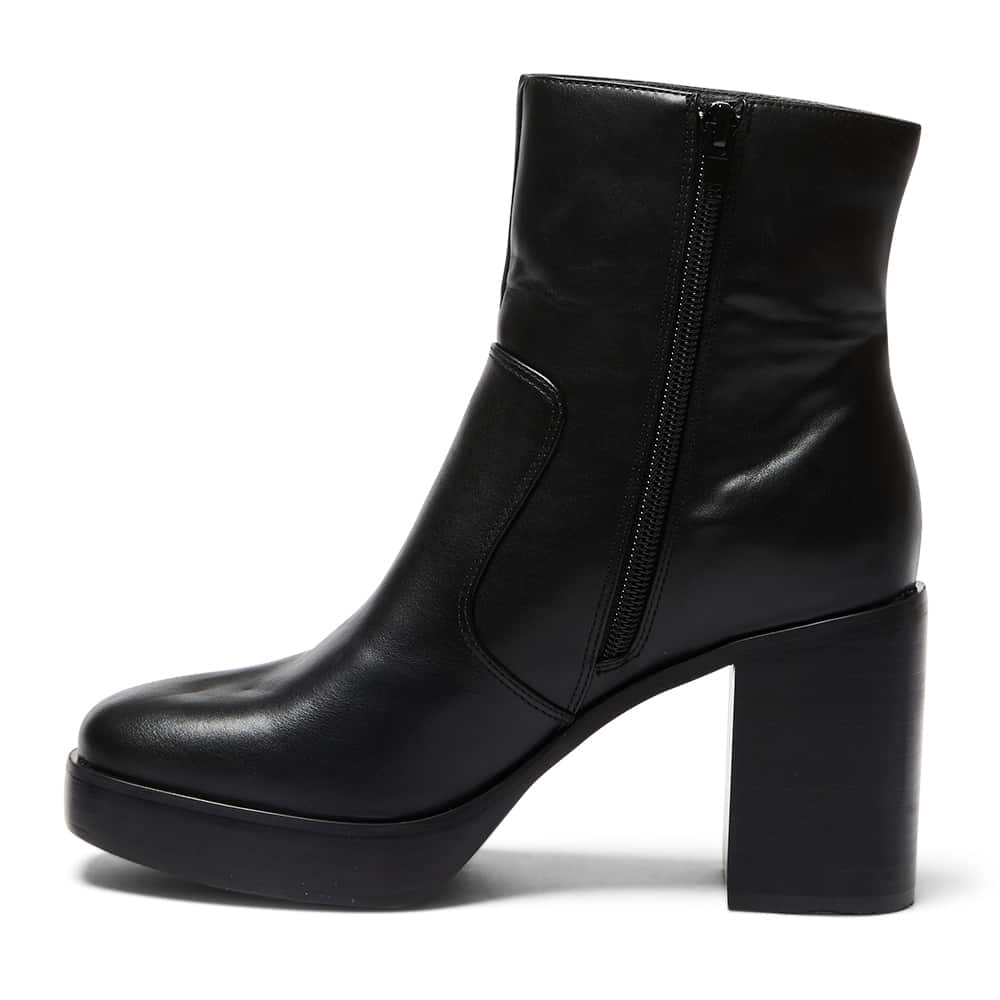 Tempo Boot in Black Smooth