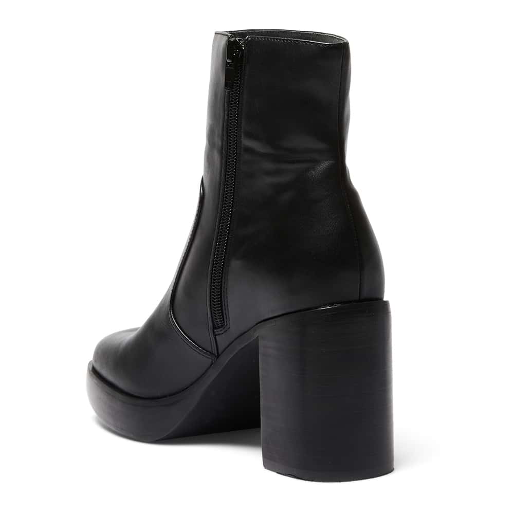 Tempo Boot in Black Smooth