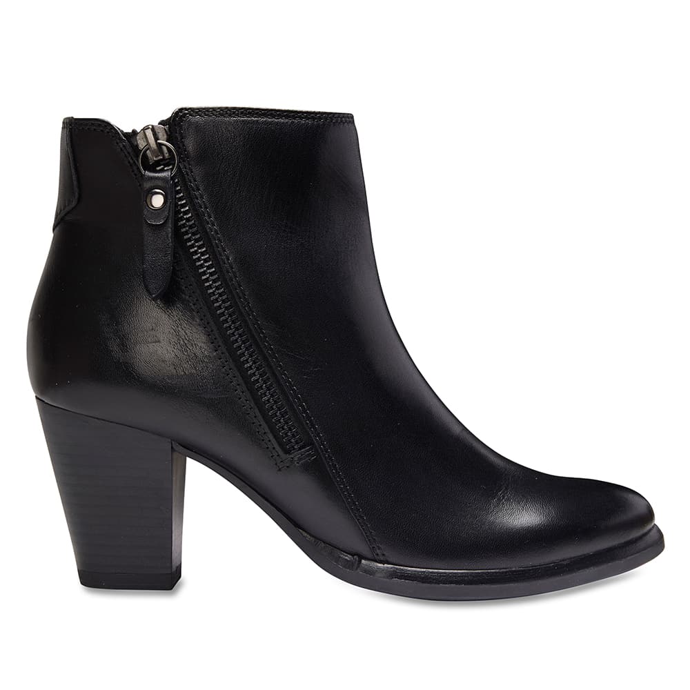 Yates Boot in Black Leather