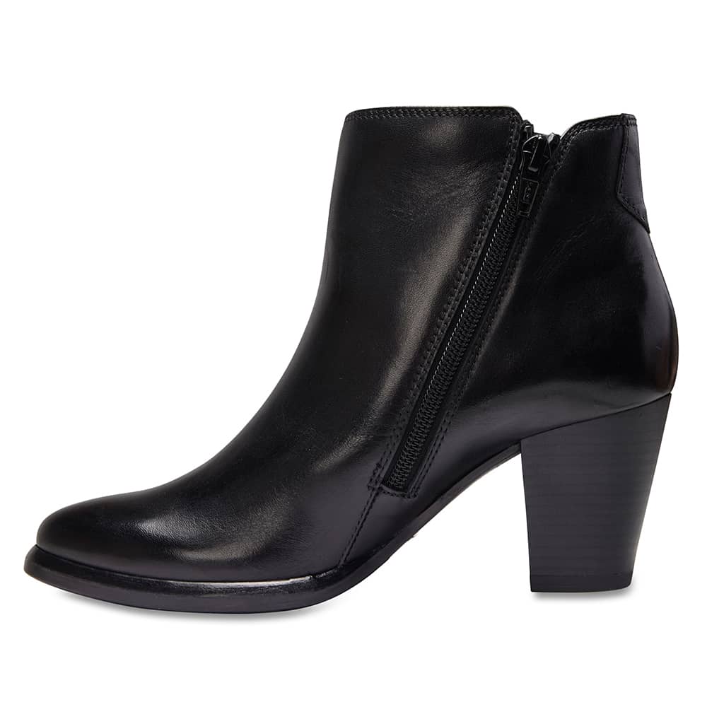 Yates Boot in Black Leather