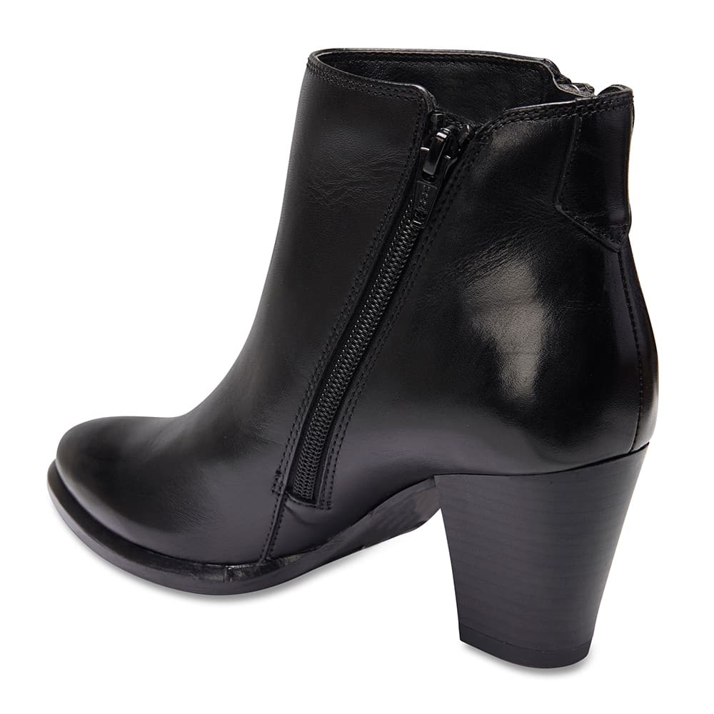 Yates Boot in Black Leather