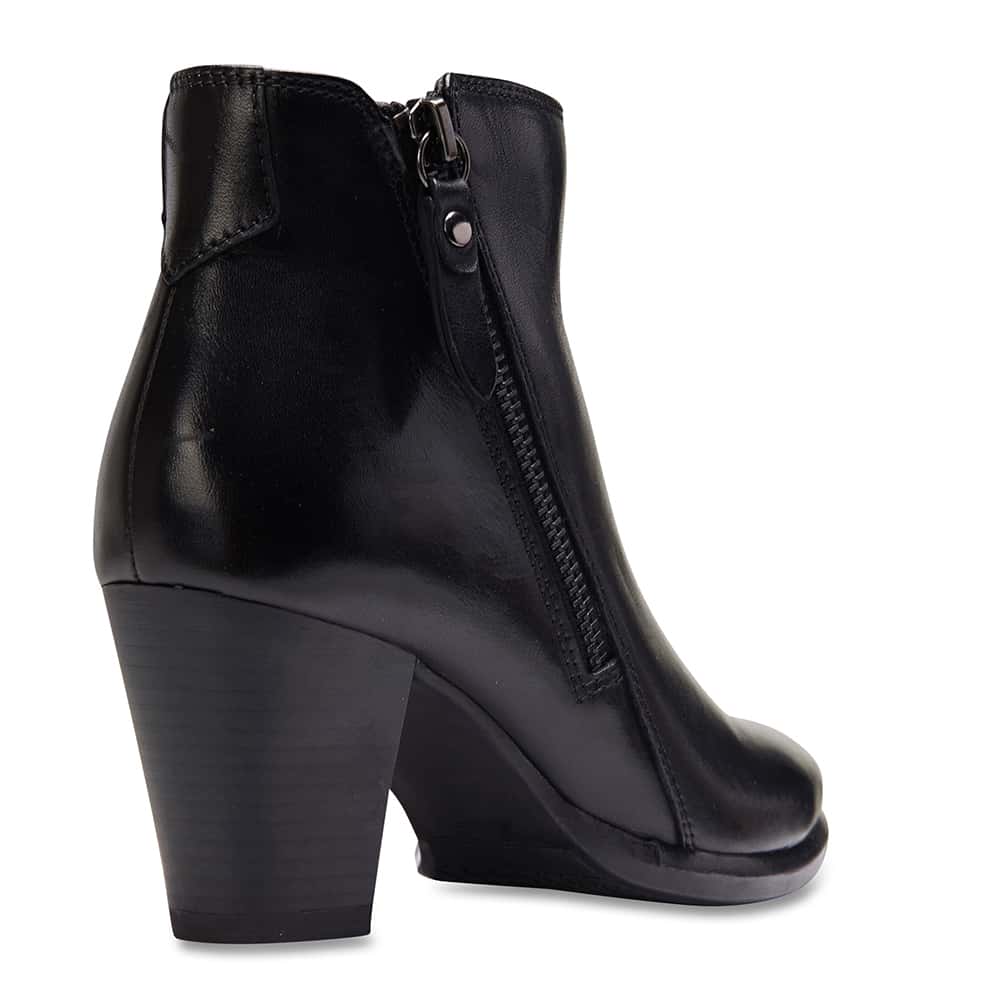 Yates Boot in Black Leather
