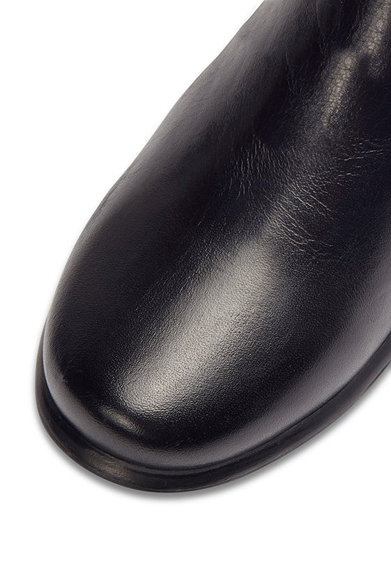 Diplomat Boot in Black Leather